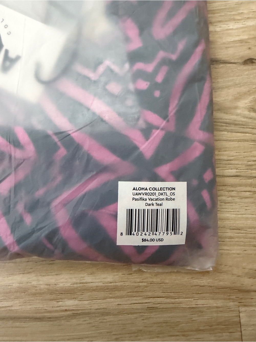 Unopened Robe ALOHA Collection - Picture 2 of 4